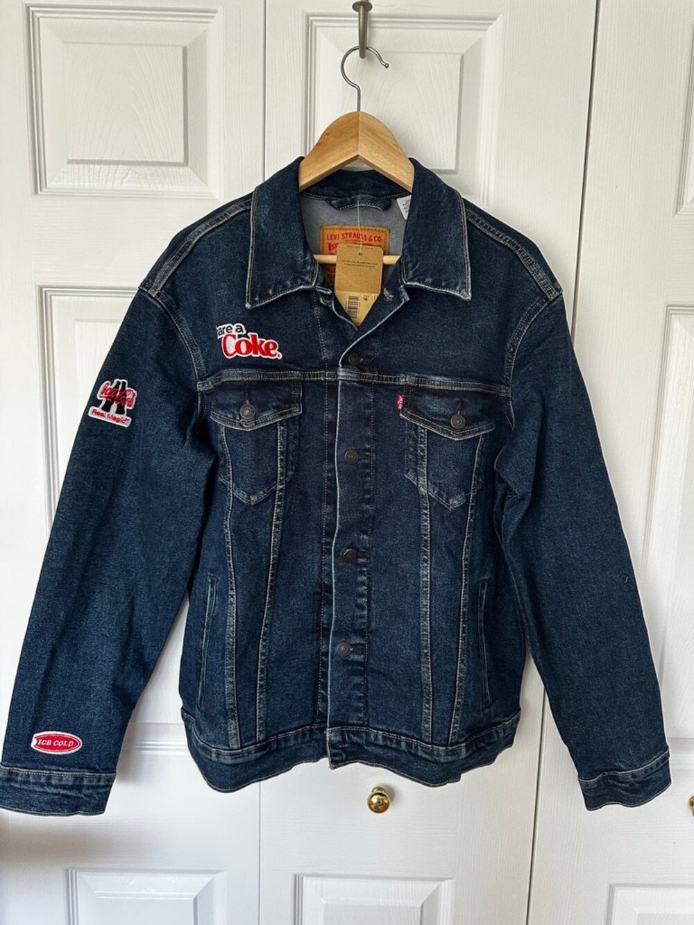 Levi's Coca-Cola Share a Coke Embroidered Denim Jacket L NWT